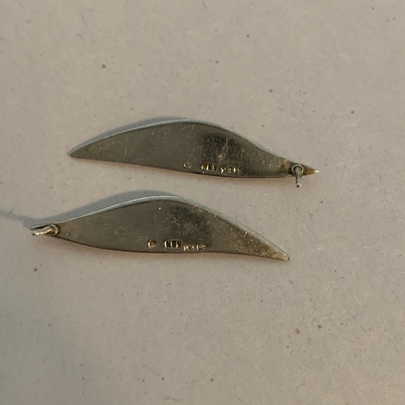 Vintage Sterling and Onyx Earrings - Picture 5 of 7